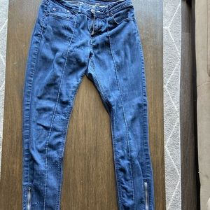 Women’s size 28 Bebe ankle zipper skinny jeans